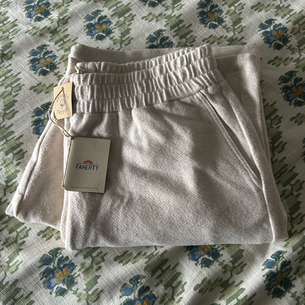 Faherty Legend Lounge Off-White Wide Leg Pant - Picture 8 of 8